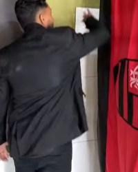 T0808008 Ela escreveu isso embaixo do pe para pedir ajuda, sem saber o que poderia acontecer part2