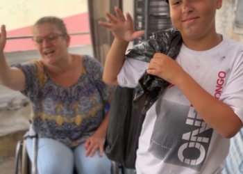 T3428002 Pobre Menino encontra uma carteira mas ninguém imaginava o que ele faria part2