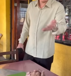 T1321010 Garçonete humilhou este cliente sem imaginar surpresa que ela teria part2