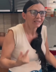 T1118006 Dona Lúcia não esconde que tem um filho preferido part2