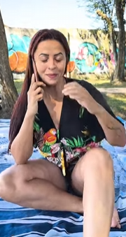 T0701009 Está mãe estava no celular, enquanto este homem ficava de olho no bebê part2