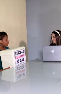 T0603003 Vendedora ambulante ganhou uma grande recompensa, por ser honesta part2