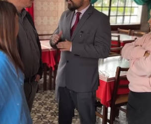 T3430003_Garçom tratou mal essa mulher por causa da roupa, sem saber quem ela era_part2